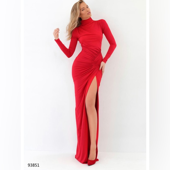 Long, and luxurious turtleneck evening dress with a ruched,slit. S - Picture 3 of 5